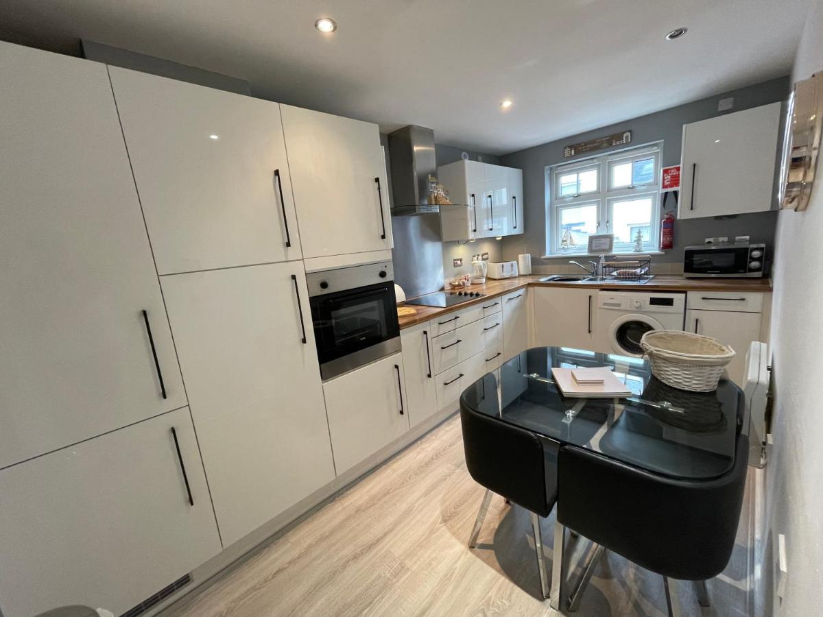 Harbour Heights - St Johns Apartment Whitby Bagian luar foto